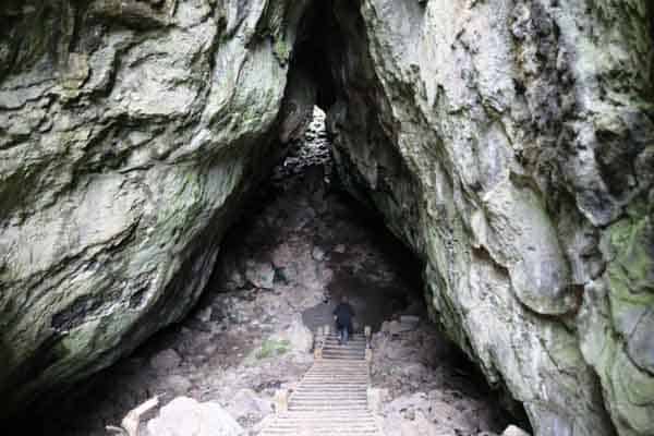 Lava Tubes Mt Eccles NP - Photo Gallery